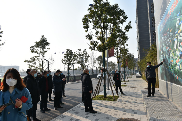 宣恩縣人大常委會考察團聽取工匠小鎮建設規劃_副本.jpg